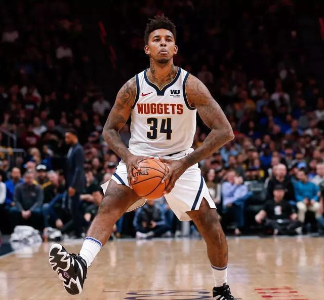 下逼出双招 下逼出双招