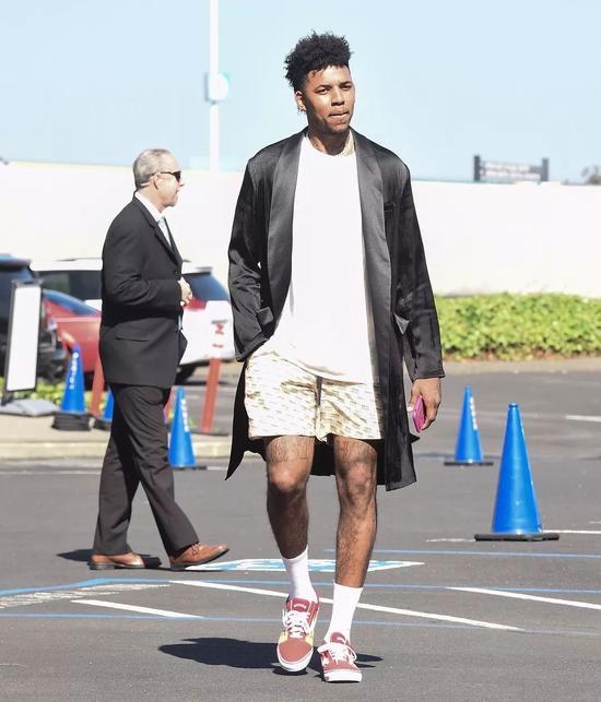 做出小幅下 做出小幅下